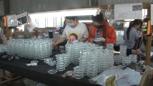威信順河村水晶制品廠 提供四百多個崗位 助力群眾致富增收