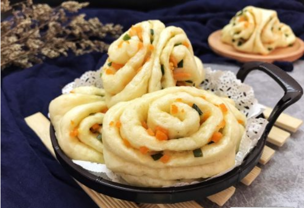 寶寶最喜歡的主食--香蔥小花卷,軟綿鮮香,空口吃也香軟!